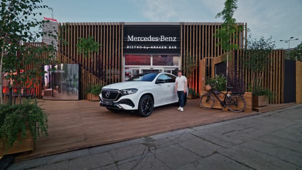 Ta rolka to tylko krótka zajawka zmian, jakie zaszły w nowych GLE i GLS. Nowości jest znacznie więcej – od odświeżonego designu, przez nowe technologie we wnętrzu samochodu, po rozwiązania zwiększające komfort podróżowania.
Nasza obecność w Mercedes-Benz Studio Warszawa dobiegła końca, dlatego nasi Product Experci w Jankach, Piasecznie i Poznaniu chętnie opowiedzą o wszystkich zmianach i odpowiedzą na Wasze pytania.
#mercedesbenz #gle #gls